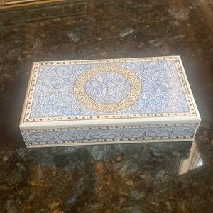 Hand painted jewelry box🌺NWTs